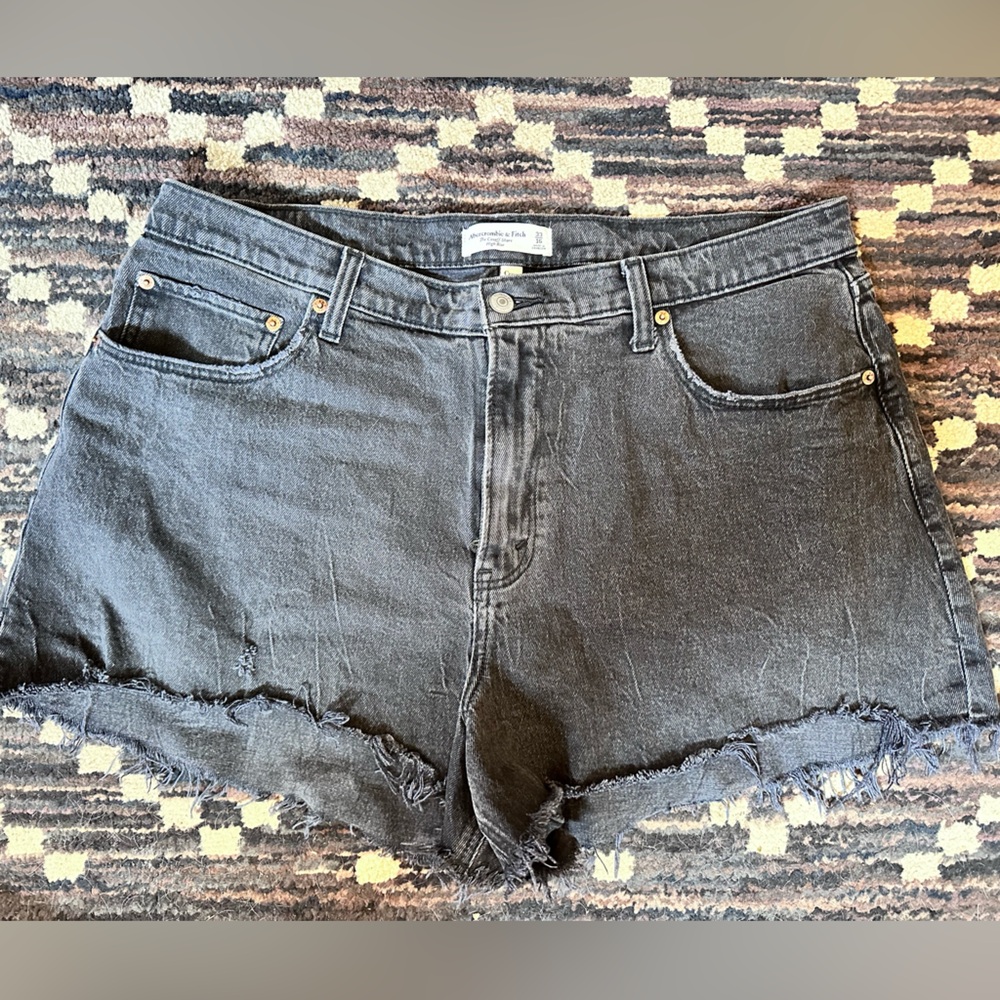 Abercrombie & Fitch size 33 high rise washed black shorts